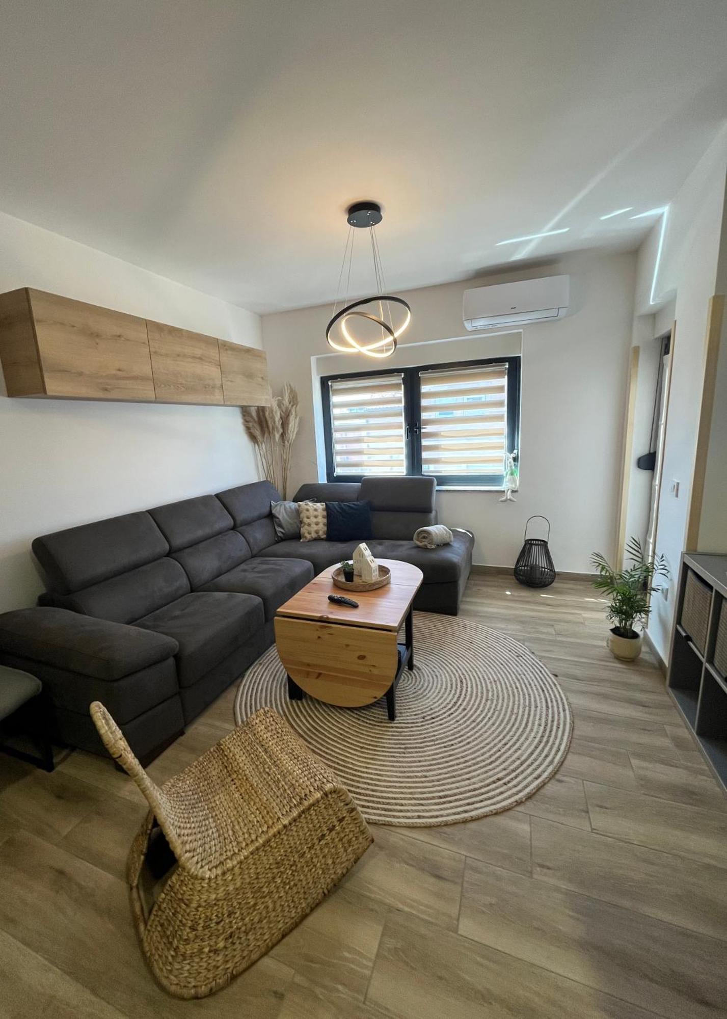 Apartman Sandra โนวากราดิชกา ภายนอก รูปภาพ
